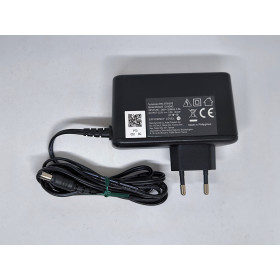 Technicolor WAG025 37781870 Netzteil Ladegerät Stromadapter 12V 3.2A